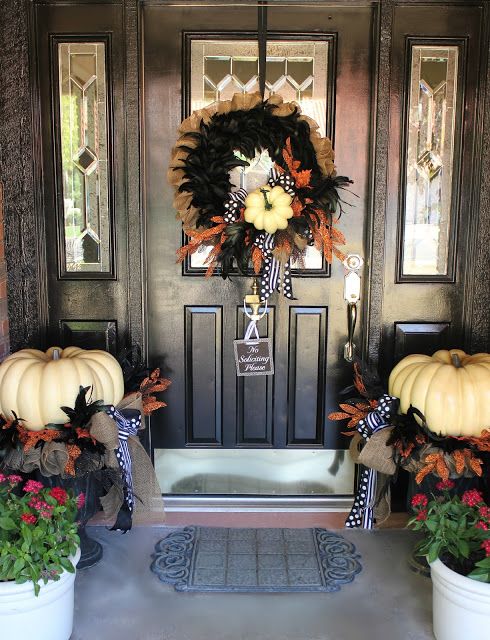 my sisters crazy porch decorations that easily transition from halloween into thanksgiving fall - Halloween And Fall Decorations my sisters crazy porch decorations that easily transition from halloween into thanksgiving fall - Halloween And Fall Decorations