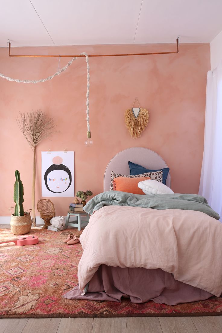 Girls terracotta bedroom inspiration || featuring dusky pink sheet
