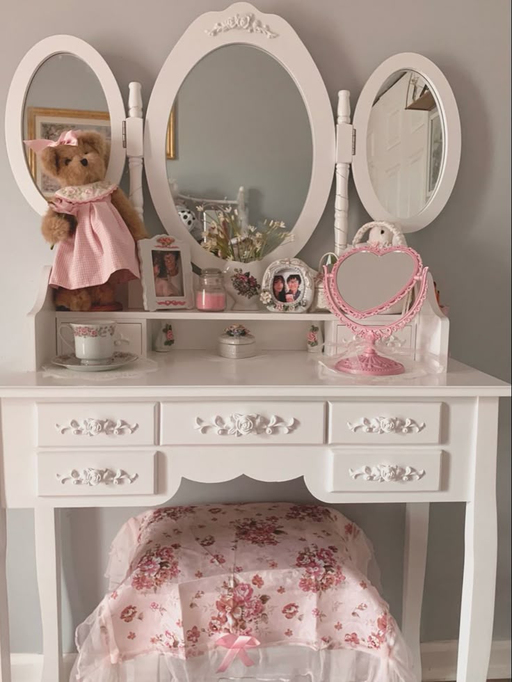Pin By Kelby Bower On Coquette Room Makeover Inspiration Cute Room Pin By Kelby Bower On Coquette Room Makeover Inspiration Cute Room