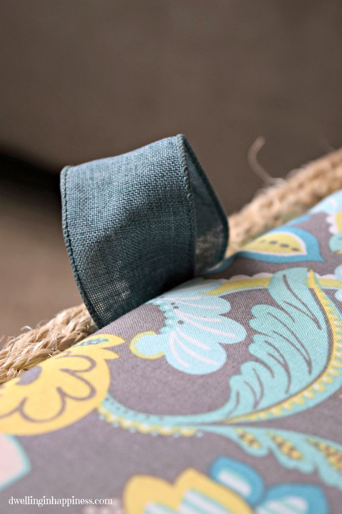 DIY Sisal Rope Ottoman From a Milk Crate! Milk crates, Sisal rope, Crates