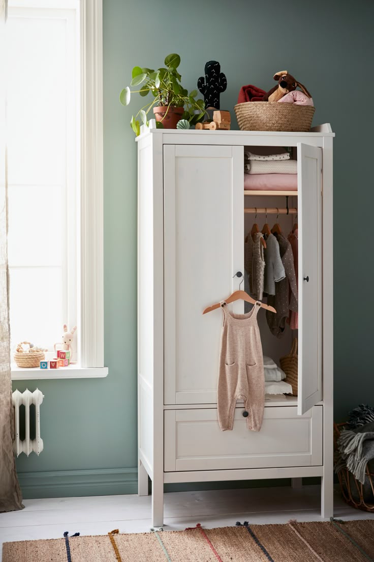 IKEA Deutschland | Für Kinder und Erwachsene: Der SUNDVIK Kleiderschrank macht ...