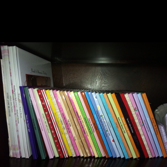 how many pictures fit in a shutterfly book