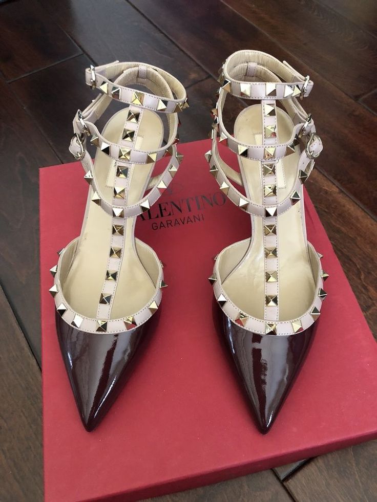 My dream Valentino pumps. #heels #valentino #girlboss #fashionbloggers