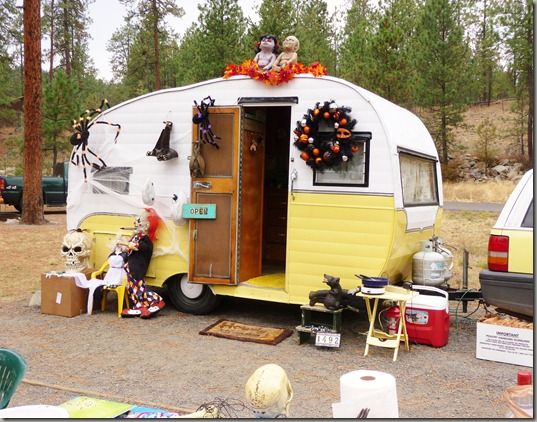whos up for a little halloween glamping i love that term glamping and i especially love all the fun glamour campers people are redoing a - Halloween Trailers whos up for a little halloween glamping i love that term glamping and i especially love all the fun glamour campers people are redoing a - Halloween Trailers