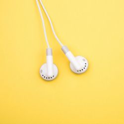 Does playing music while doing homework help