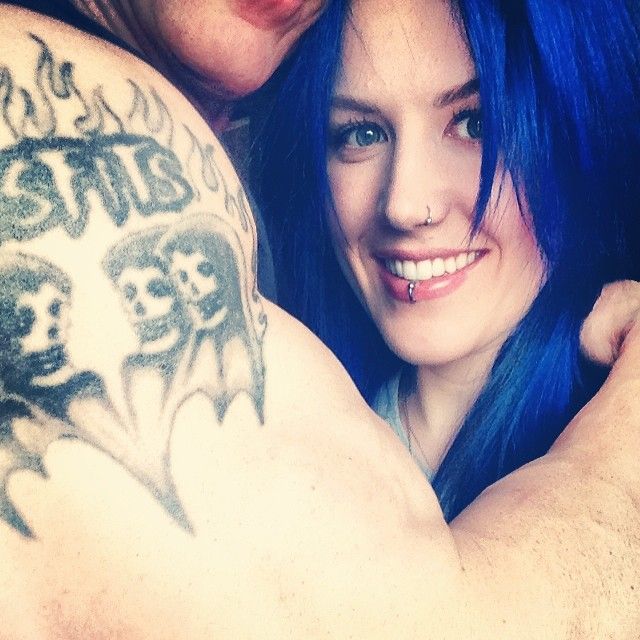 Alissa biely gluz Doyle datovania