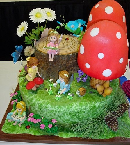 This Is Just A Crazy Cake I Cant Believe Those Fairies Are Edible They So Detailed And Accurate This Is Just A Crazy Cake I Cant Believe Those Fairies Are Edible They So Detailed And Accurate