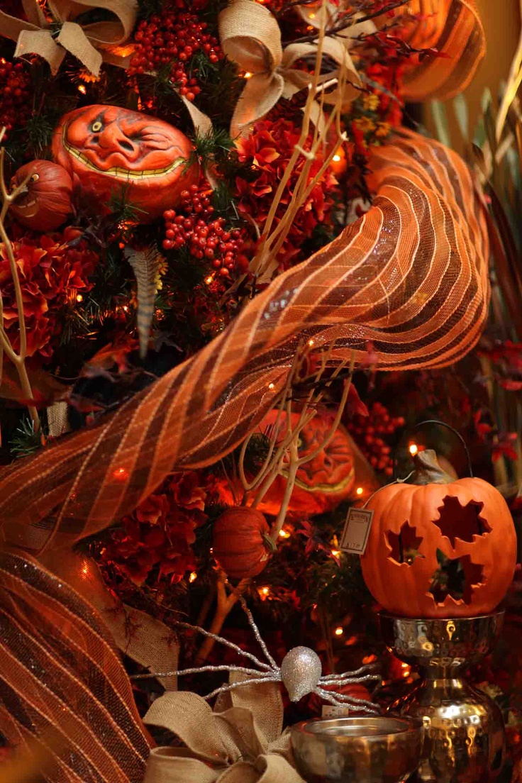 fall autumn tree design with striped halloween deco mesh garland ribbon orange berries jack - Deco Mesh Halloween Garland fall autumn tree design with striped halloween deco mesh garland ribbon orange berries jack - Deco Mesh Halloween Garland