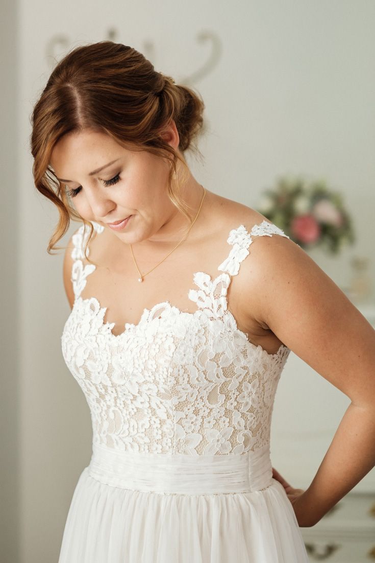Momente Der Aufregung In Der Villa Contessa Kleid Hochzeit Brautkleid Armellos Hochzeit