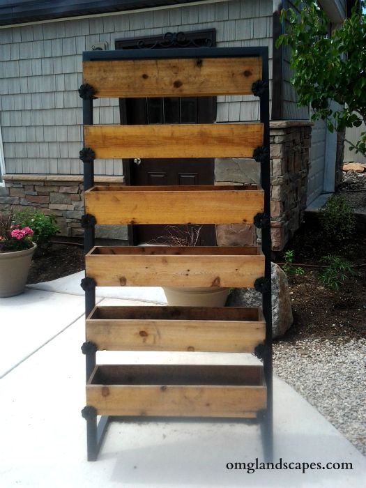 Algo Así Pero Mucho Más Largas E Inclinadas Para Aprovechar El Sol Algo Así Pero Mucho Más Largas E Inclinadas Para Aprovechar El Sol Del Noreste Plantuno Plantesco Amor Vertical Garden Diy Verticle Herb
