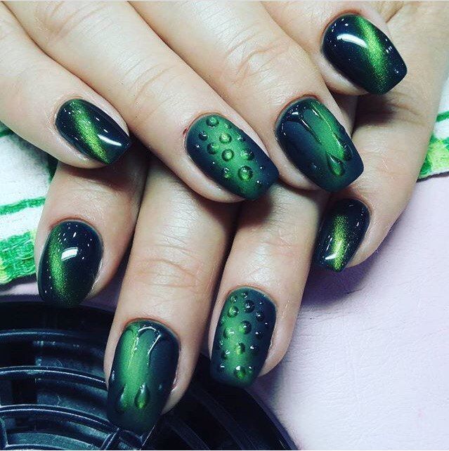 Dark Green Nail Polish Is Trending for Winter — Here's How to Wear It |  Allure