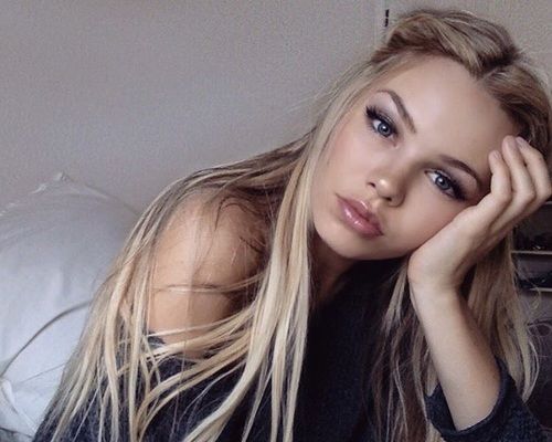 Lange blonde haare blaue augen