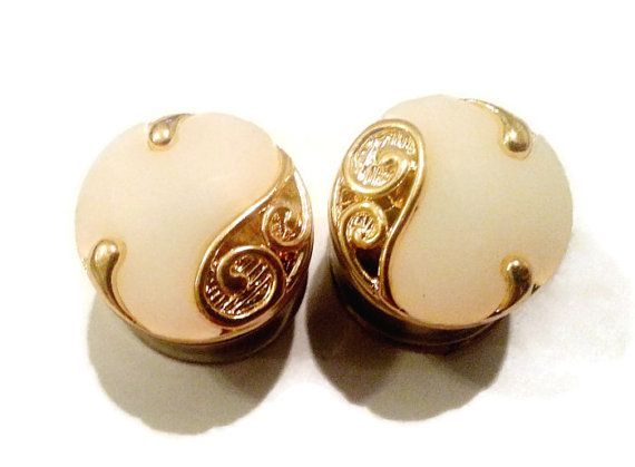 White Rose Plugs Sizes 0g 1 Inch Double Flare Or Single White Rose Plugs Sizes 0g 1 Inch Double Flare Or Single Wedding Pinterest Jewelry And Earrings