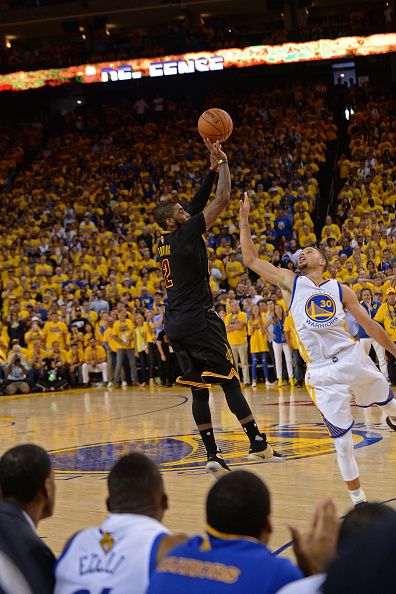 what type of shoes does stephen curry wear kyrie irvimg