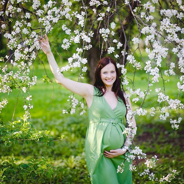 Ещё #lategram 10 мая 2015 года. Я тогда не строила планов, только ждала начала декретного отпуска, чтобы спокойно писать уже диплом и закончить миниMBA. 😂 У меня остались очень приятные воспоминания о беременности. Мне понравилось, хотя были всякие беременные сложности, неудобства и конечно же переживания. Мне даже нравилось как я выгляжу, особенно если удавалось выспаться:) Фотография от @elenkakuznetsova