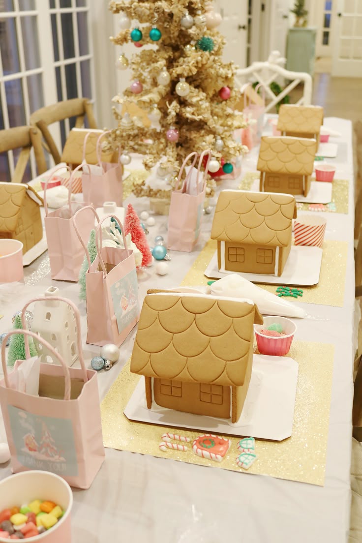 Gingerbread House Decorating Party + FREE printables Gingerbread House Decorating Party + FREE printables