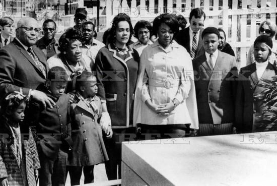 busty cum swallow from Rene martin luther king daughter gay activist