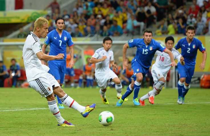 本田 Pkを決めて先制 コンフェデレーションズ杯 イタリア対日本 本田圭佑がpkを決める Photo By Laurence Griffiths Getty Images ゲッティ イメージズ Soccer Field Sports Soccer 本田 Pkを決めて先制 コンフェデレーションズ杯 イタリア対日本 本田圭佑がpkを決める Photo By Laurence Griffiths Getty Images ゲッティ イメージズ Soccer Field Sports Soccer