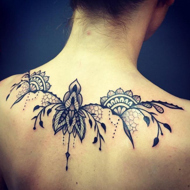 Schleife spitze tattoo