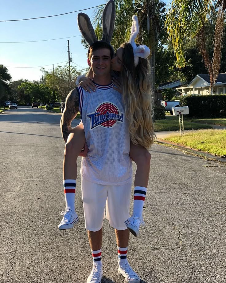 Lola and bugs bunny costume deals