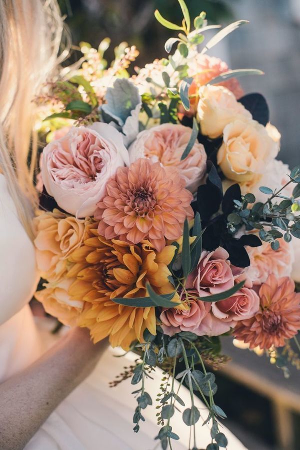 10 Beautifully Autumnal Bouquets for Fall Weddings