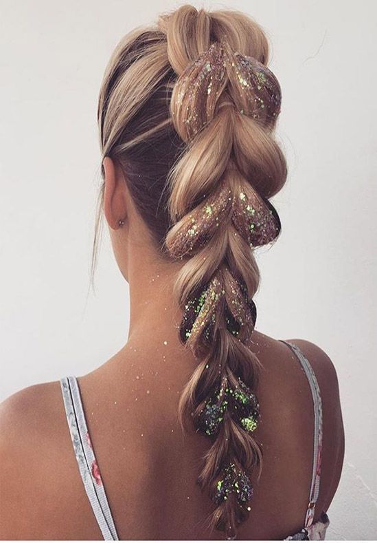 We have put together a list of 25 stunning prom hairstyles and updos for long hair so that you can shine at one of the biggest events in your life.