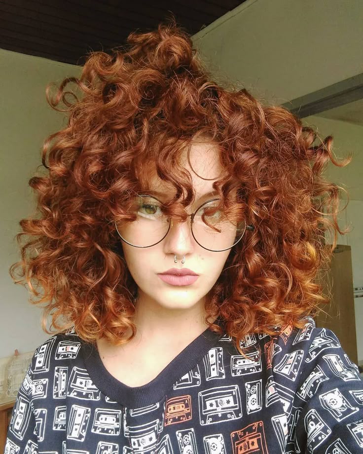 Shorts chubby messy curly