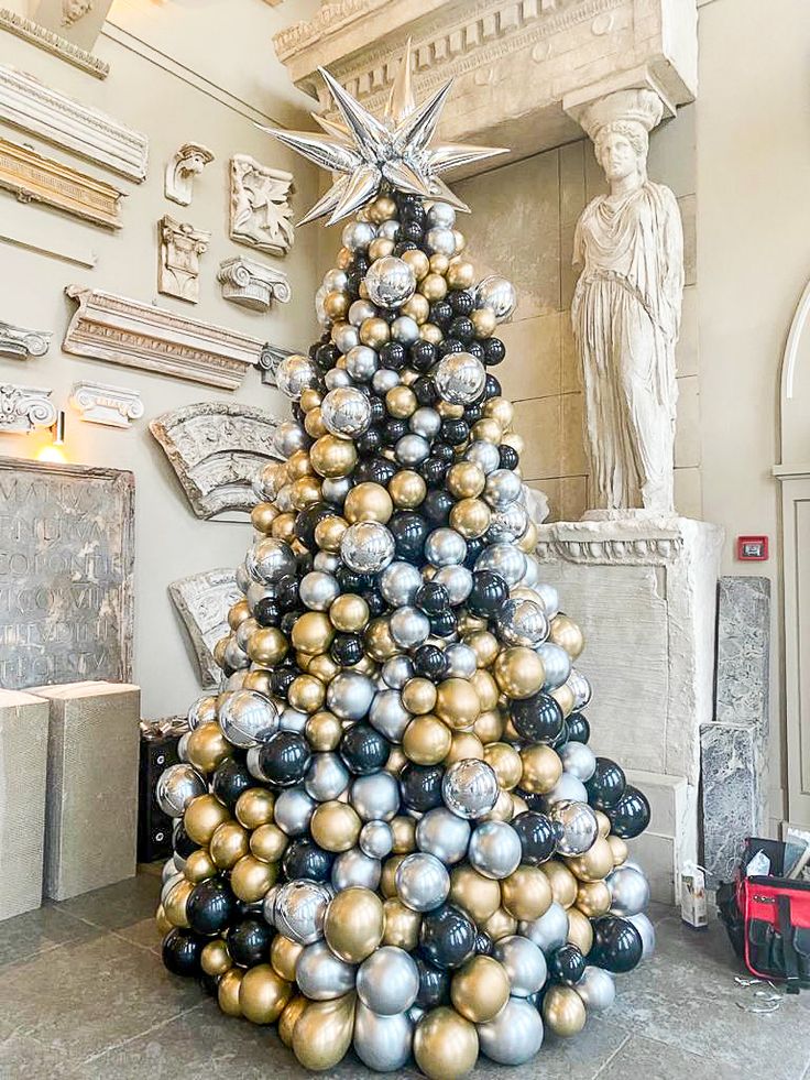 Christmas Balloon Installations - By Bubblegum Balloons | Christmas ...