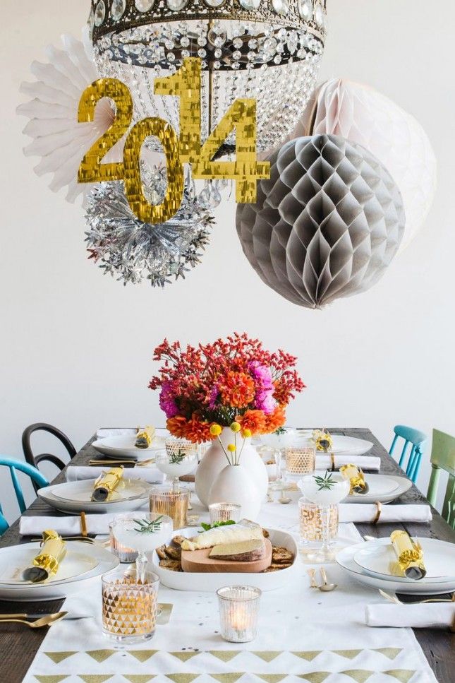 10 Ways To Trick Out Your Nye Table New Year Years Eve Decorations Wreaths Diy Easy Wreaths Diy, Simple Table Setting For New Year