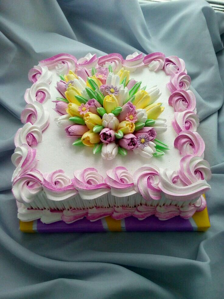 Pin su Torte decorate con panna e crema al burro