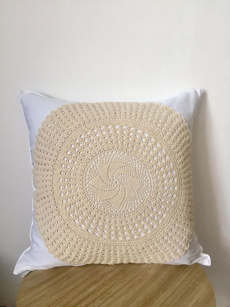White Pillow Cover Round Ivory Crochet Ornament Doily Province Style Vintage Handmade Lace Country Cottage Beige Covers Pillows Round Ivory Crochet Ornament Doily, White Round Pillow Cover
