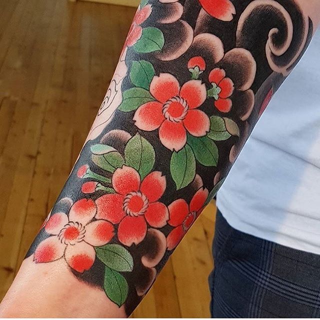 Image Result For Japanese Traditional Tattoo Flower Traditional Tattoo Flowers Traditional Tattoo Cover Tattoo