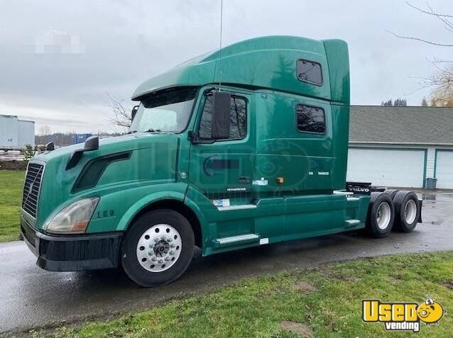 Volvo Sleeper Cab Semi Trucks for - C2b858f44430ef752d5e68bab996e3a7