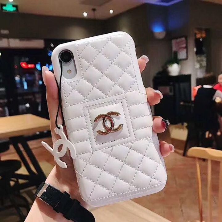 シャネル Iphonexs Maxケース 女性愛用 ブランド Iphonex カバー Chanel ロゴ柄 Iphone8 Plusケース レザー製 ストラップ付き Chanel Iphonexr ケース お洒落 セレブ愛用 キラキラiphoneケース 派手なスマホケース Chanel Iphoneケース シャネル Iphonexs Maxケース 女性愛用 ブランド Iphonex カバー Chanel ロゴ柄 Iphone8 Plusケース レザー製 ストラップ付き Chanel Iphonexr ケース お洒落 セレブ愛用 キラキラiphoneケース 派手なスマホケース Chanel Iphoneケース