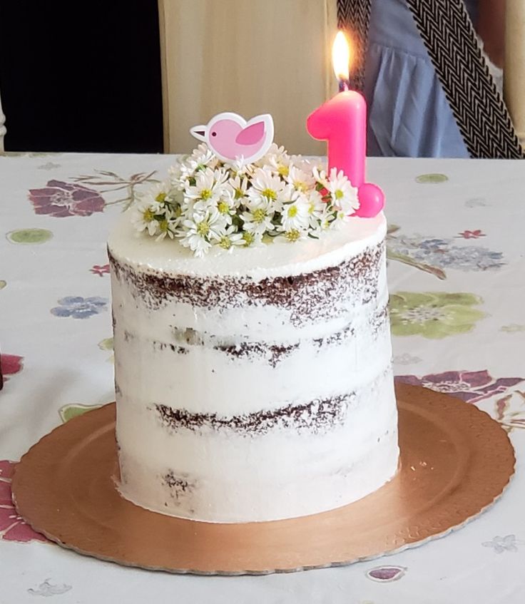 Ternura's Cake - Roblox para comemorar os 8 anos do Arthur! ~ Bolo massa branca com uma camada de recheio Creme Fino com Morangos e outra de Doce de Leite com Coco