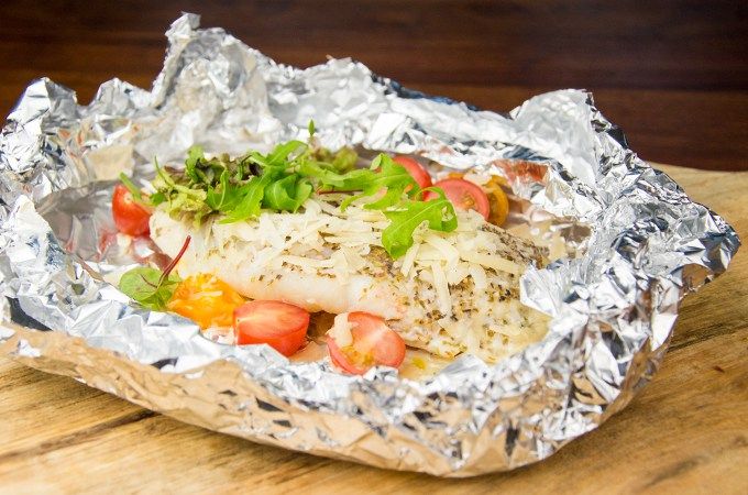 Recept Italiaans vispakketje uit de oven | Recept vis Vispakketje Kabeljauw In Folie Met Garnalen En Kruidenboter
