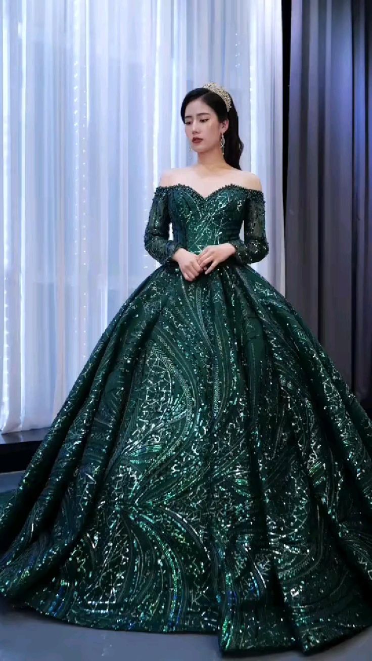 Emerald ball gown. | Green wedding dresses, Lace ball gowns, Ball gowns