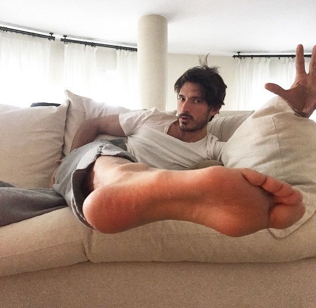 Sexy big male feet 2