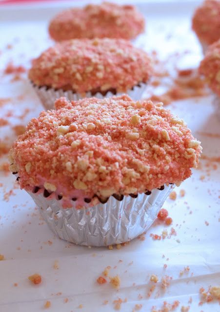 strawberry crunch cup cakes strawberry crunch cup cakes