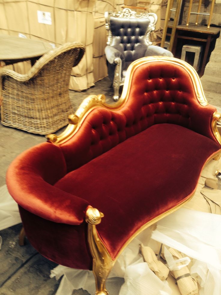 64 Best Décoration Intérieure Mobilier Nouveautés Images On Banquette Baroque Rouge Et Dorée Http Www Deco Prive