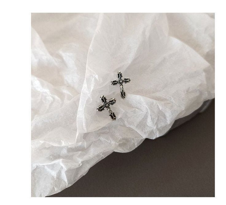 Silver Accessory Fashion Jewelry Earring Minimalist Trending Streetwear Earring Silver Stud Modern Earring Gothic Cross Design Earring