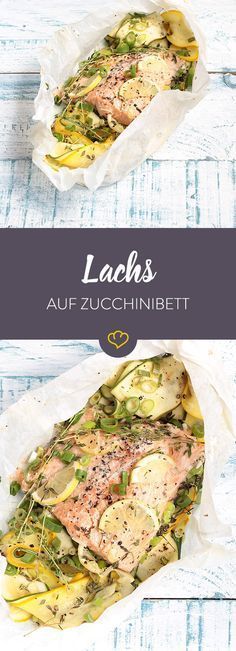 Gelbe Zucchini, grüne Zucchini und darauf ein butterzart gegartes Lachsfilet. D...