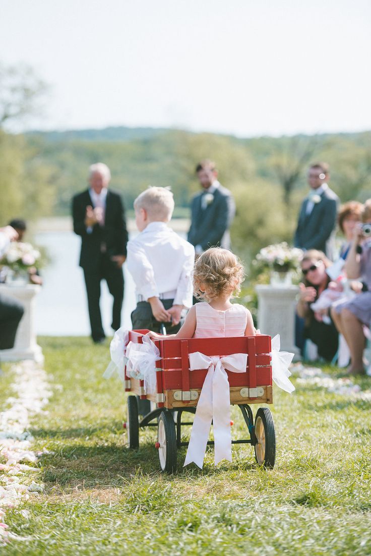 Blumenkinder Auf Der Hochzeit 22 Inspirationen Und Tipps Deavita Wagon For Wedding Flower Girl Wagon Ring Bearer Flower Girl