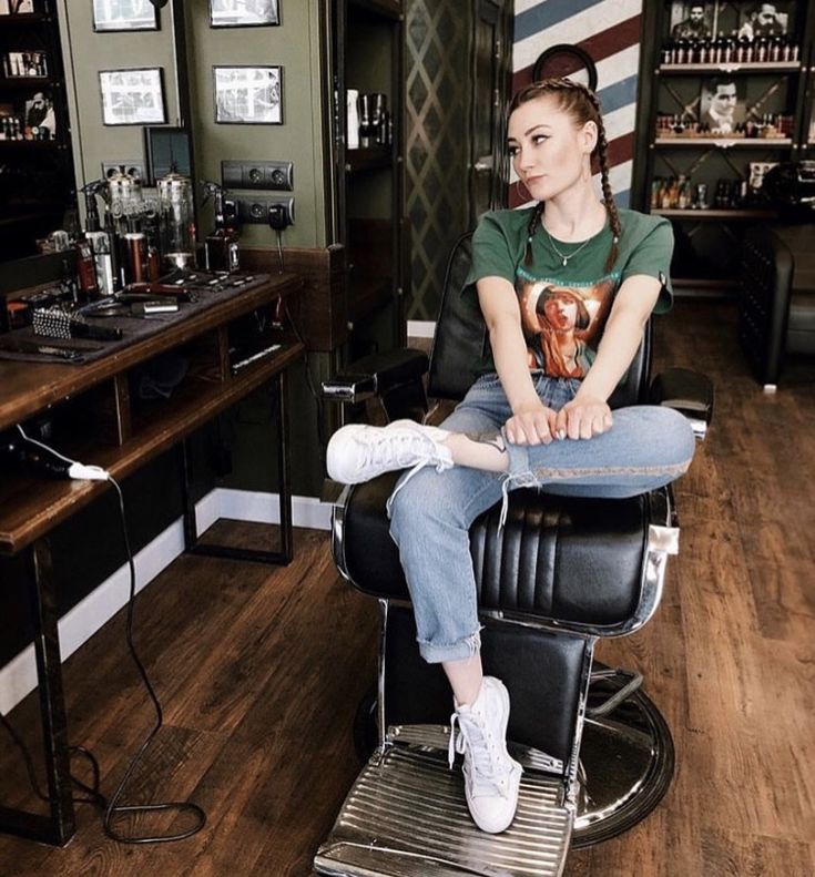 Busty barber shop girl Busty barber shop girl