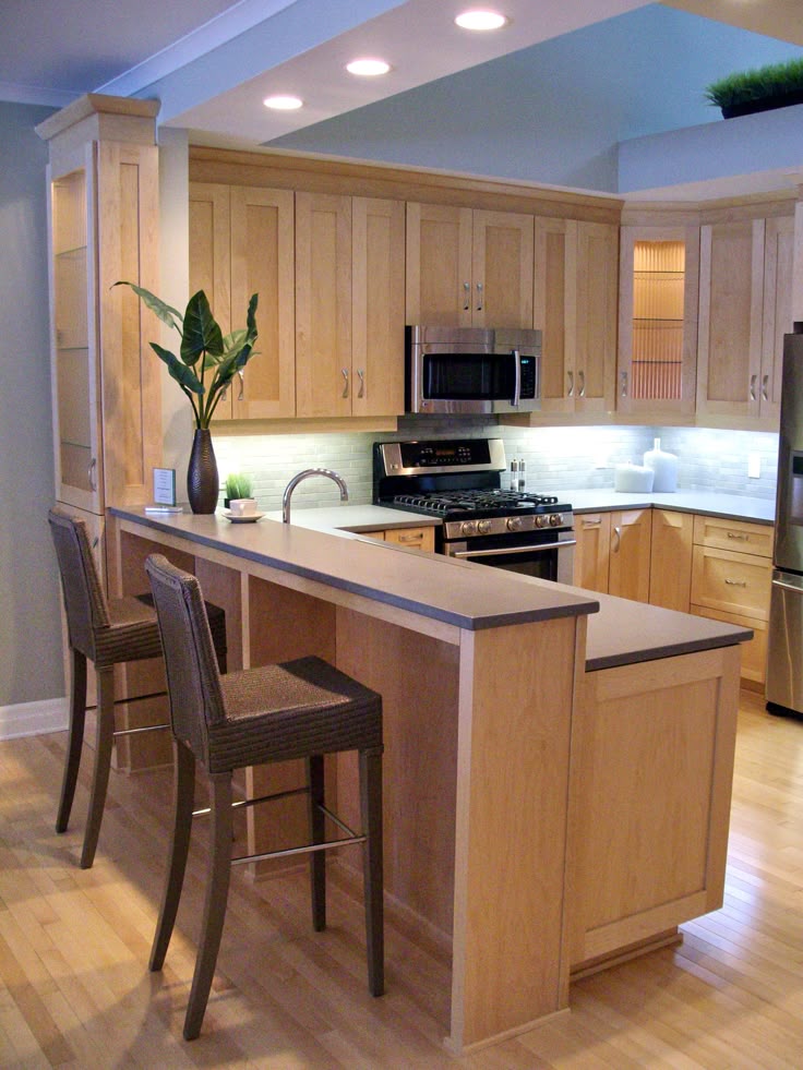 Natural Maple Shaker Cabinets With Grey Silestone Quartz Countertops Kitchen Renovation Remodel Maple Kitchen Cabinets, Light Maple Cabinets With White Quartz Countertops