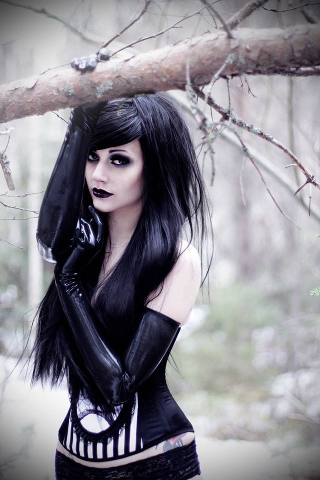 Gothic and Amazing | Ragazze gotiche, Donne, Beautiful