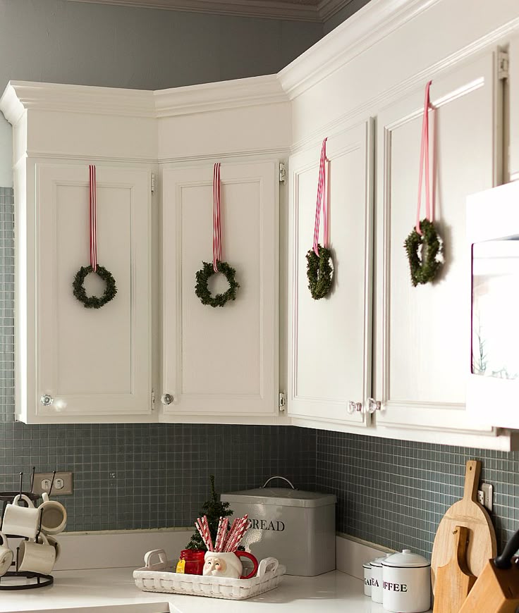 Best 25 Christmas Kitchen Ideas On Pinterest Decor Love The Little Tray Of Christmas Kitchen Goos Hot Chocolate Station