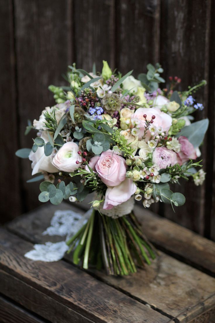 Natural And Rustic Bridal Bouquet Containing Spring Flowers David Austin Garden Style Roses Natural And Rustic Bridal Bouquet Containing Spring Flowers David Austin Garden Style Roses