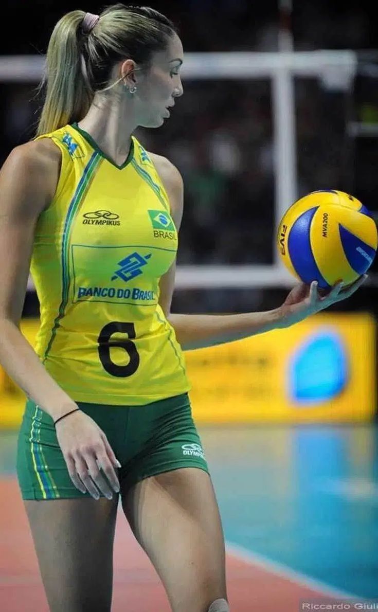 Rio Olympics Hijab Wearing Volleyball Player A Smash Hit Online After R Beach Volleyball Beach Volleyball Outfits Volleyball Photos