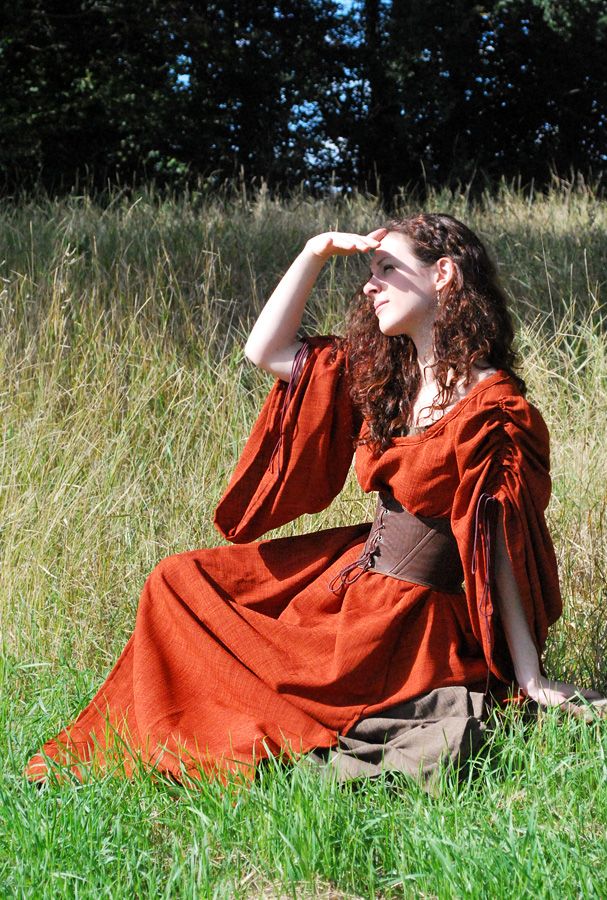 Sadb medieval gown by ~Lorliaswood on deviantART- I'd wear this dress if it ...